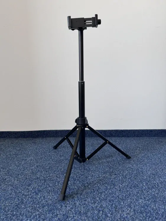 Lehký stativ pro 3D holografické projektory – výškově nastavitelný