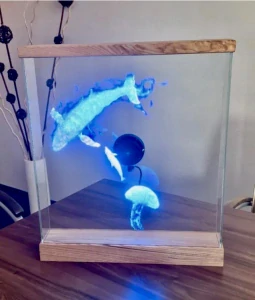 Designový holografický projektor Holobox – dřevo & sklo