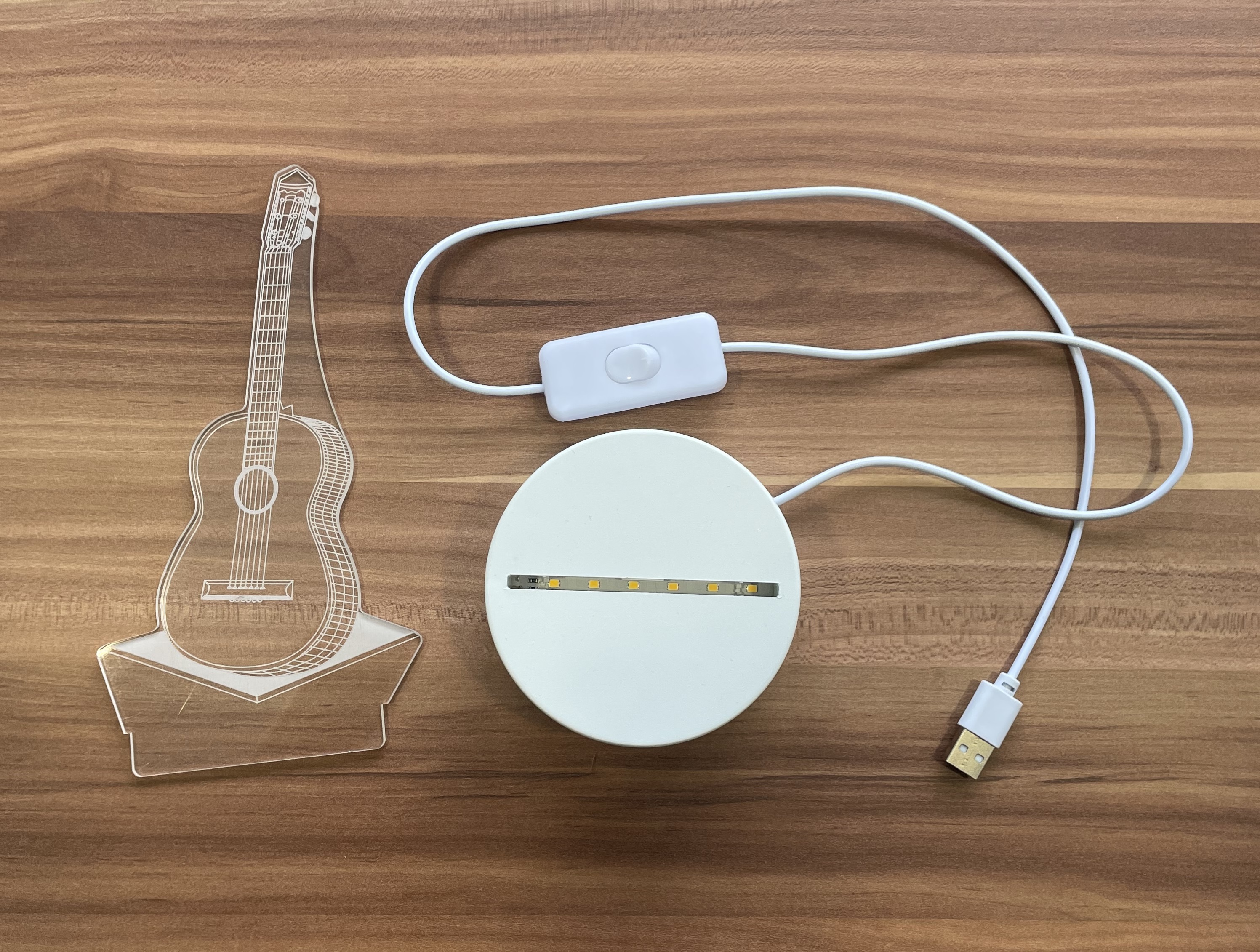 3D LED lampička ve tvaru kytary – optický efekt a jemné noční světlo