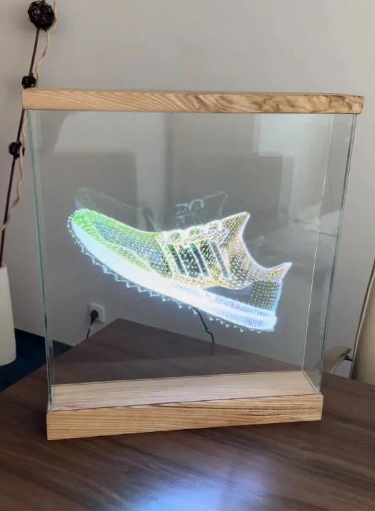 Designový holografický projektor Holobox – dřevo & sklo