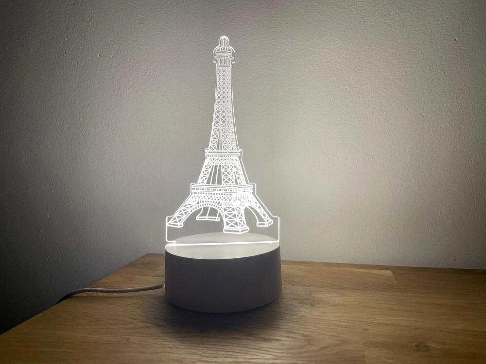 Hologramová 3D LED lampička Eiffelovka – světlo s nádechem Paříže